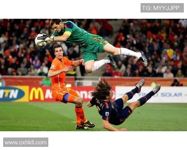 足球明星卡西的精彩扑救动作解析与职业生涯回顾 足球明星卡西的精彩扑救动作解析与职业生涯回顾